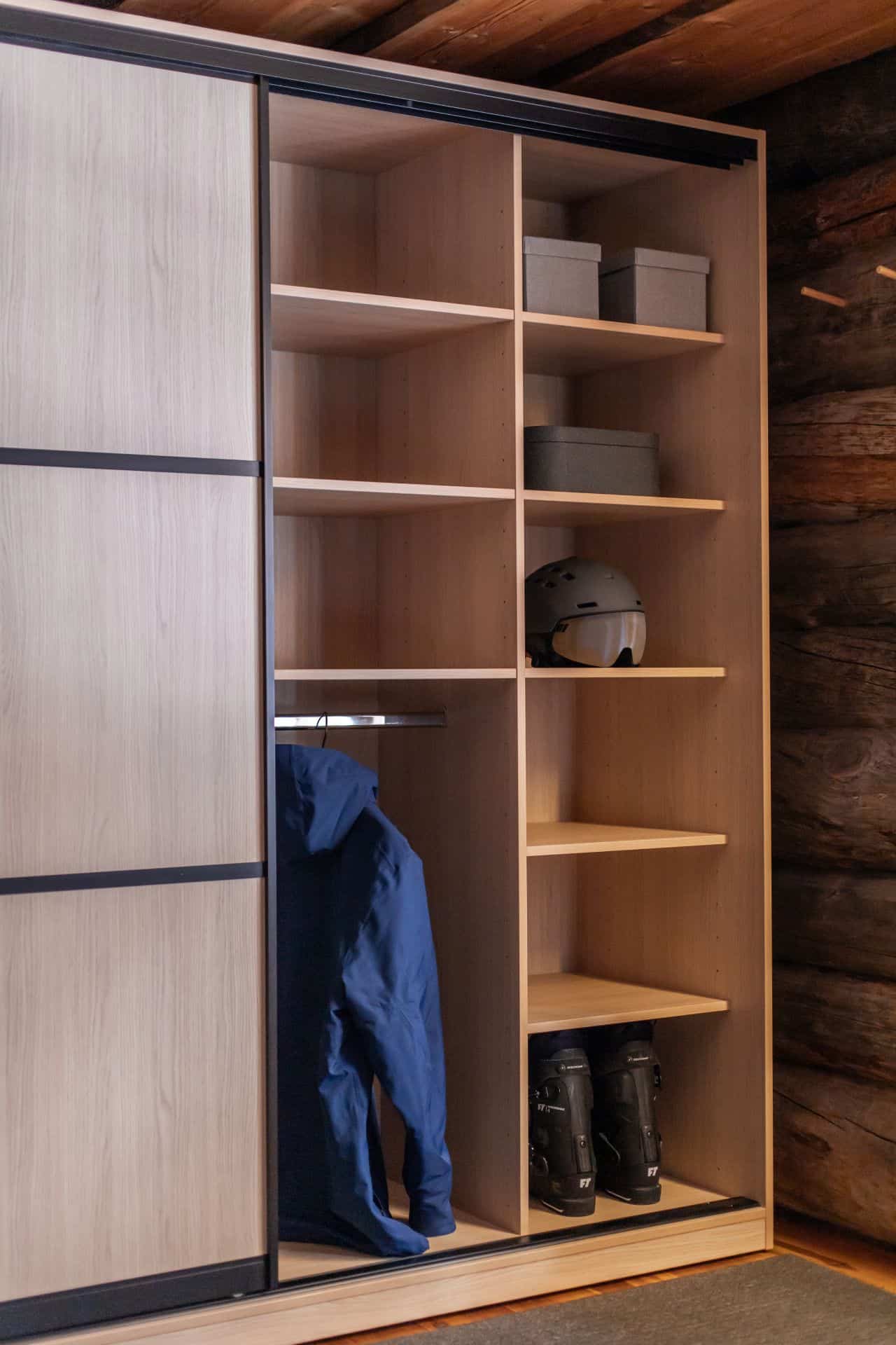 puinen liukuovikaapisto